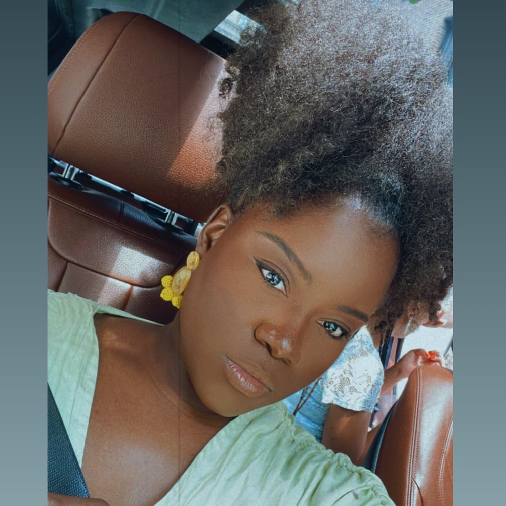 Meet your Posher, Steph